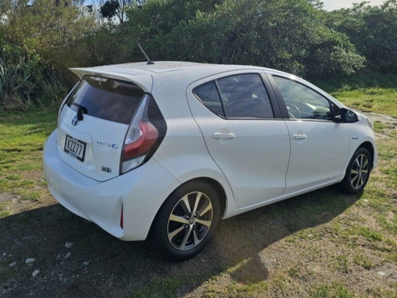 2017 Toyota Prius C SX 1.5P HV ECVT FWD HB/5D/5... image 5