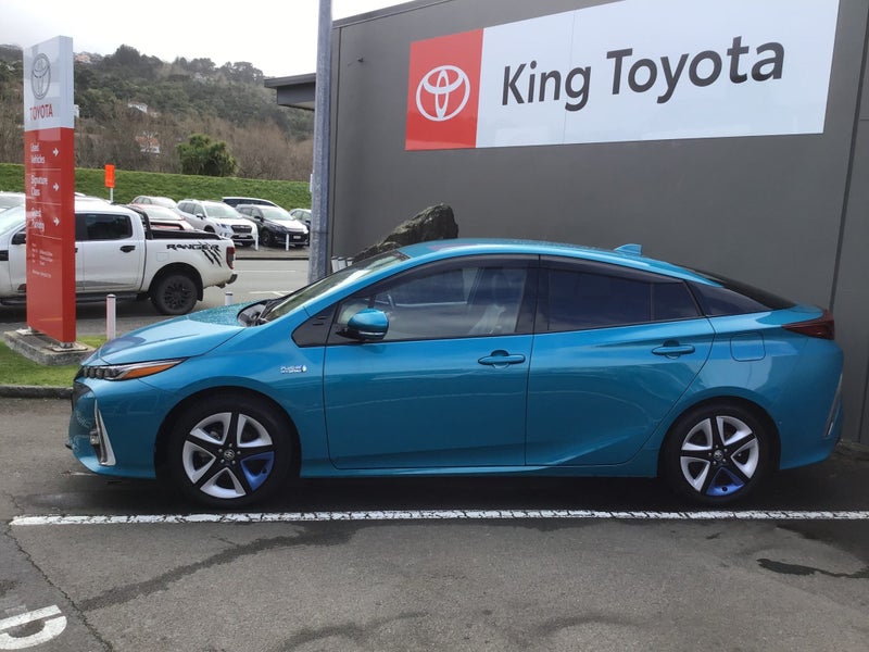 2017 Toyota Prius PHV 1.8 A Premium Plug in Hybrid image 2
