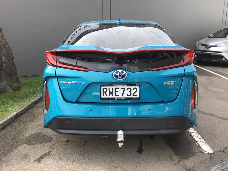 2017 Toyota Prius PHV 1.8 A Premium Plug in Hybrid image 3