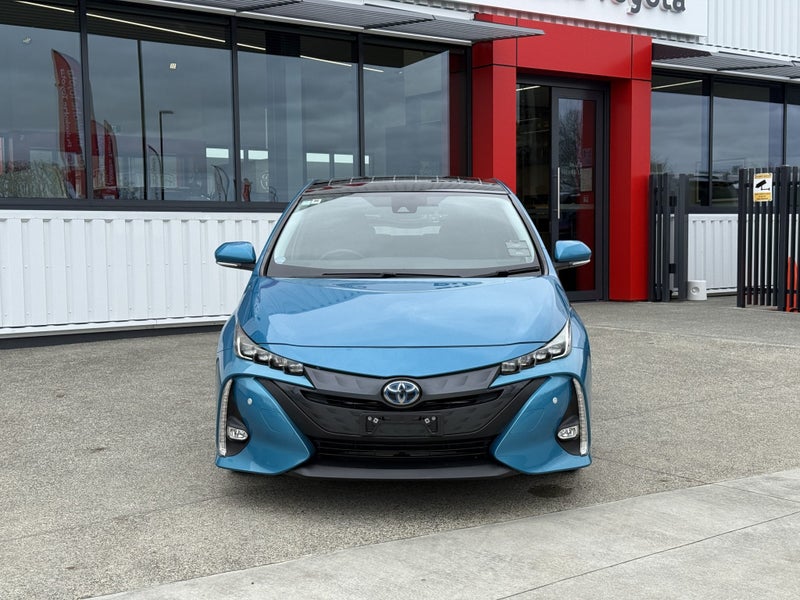 2017 Toyota Prius PHV 1.8 S Navi Package 5 Dr H... image 3