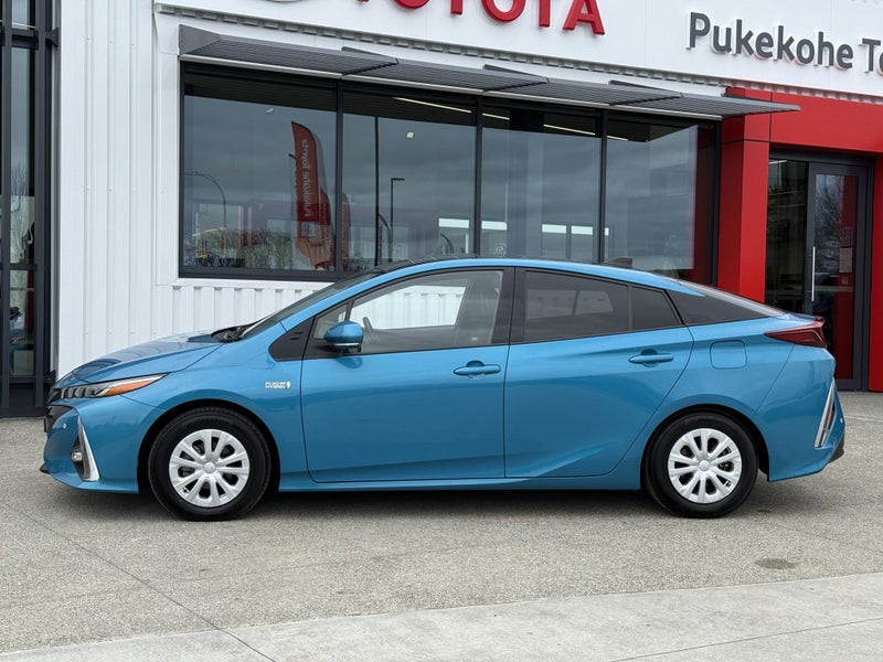 2017 Toyota Prius PHV 1.8 S Navi Package 5 Dr H... image 4
