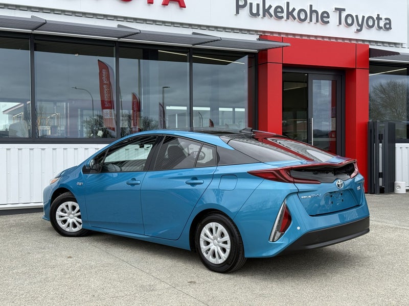 2017 Toyota Prius PHV 1.8 S Navi Package 5 Dr H... image 5