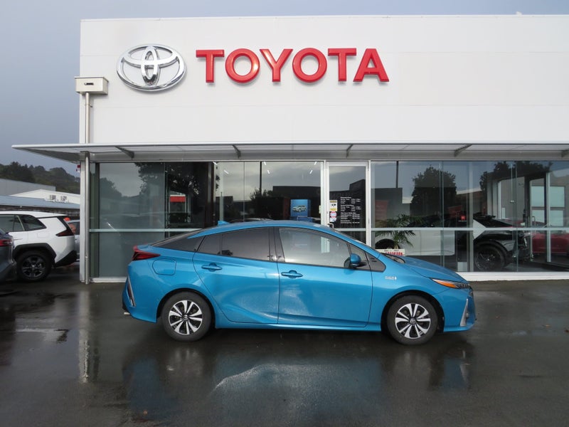 2017 Toyota Prius PHV Plug In Hybrid 1.8 G 5 Dr... image 4