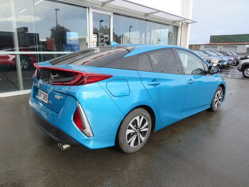 2017 Toyota Prius PHV Plug In Hybrid 1.8 G 5 Dr... image 5