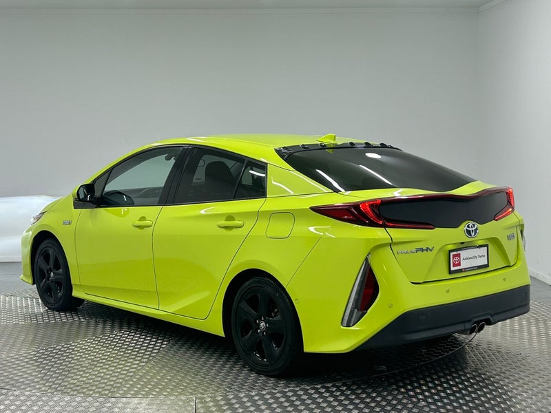 2017 Toyota Prius PHV Plug In Hybrid 1.8 G image 5
