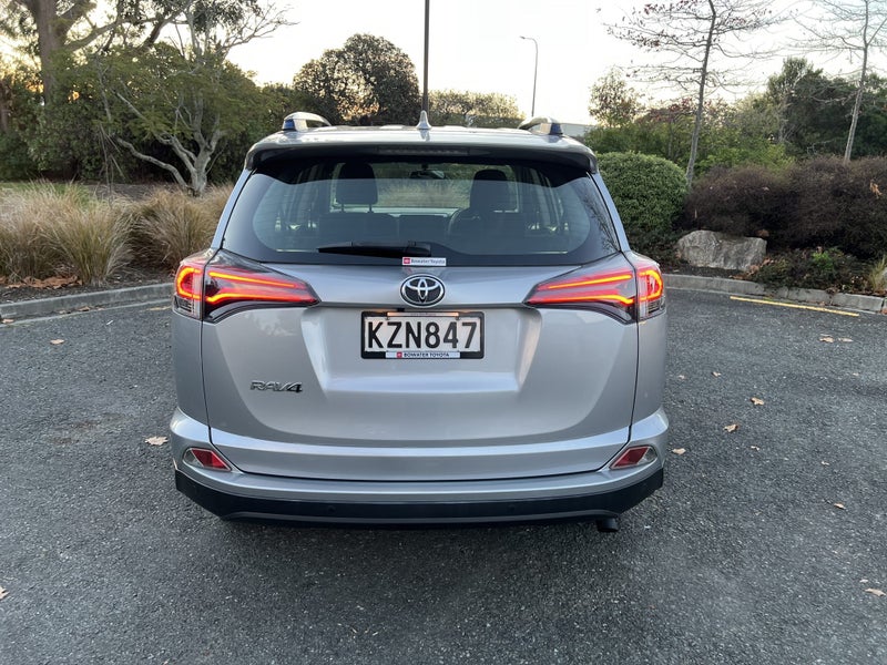 2017 Toyota RAV4 GX FWD 2.0P image 4