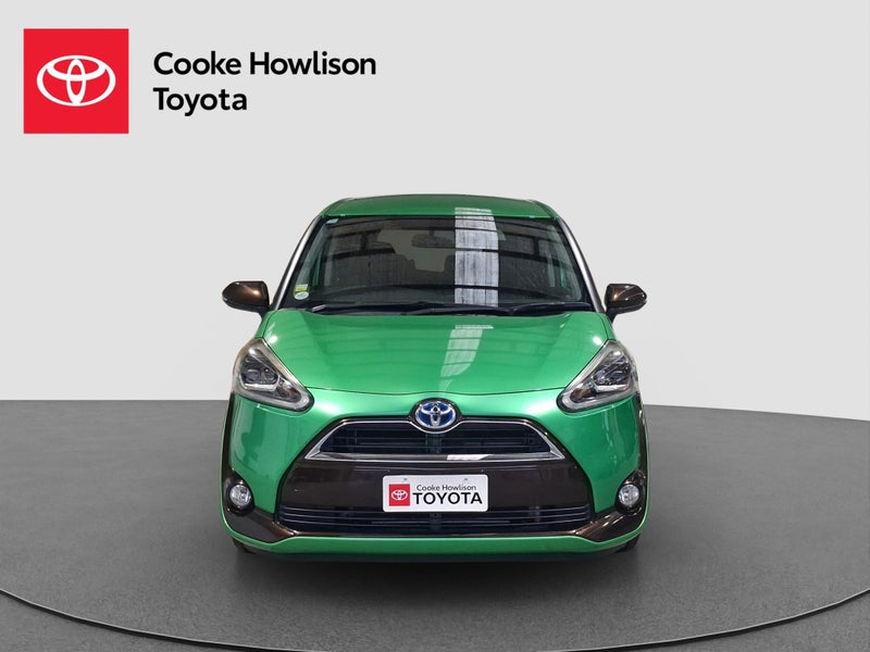 2017 Toyota Sienta 1.5 Hybrid 7 Seater image 2
