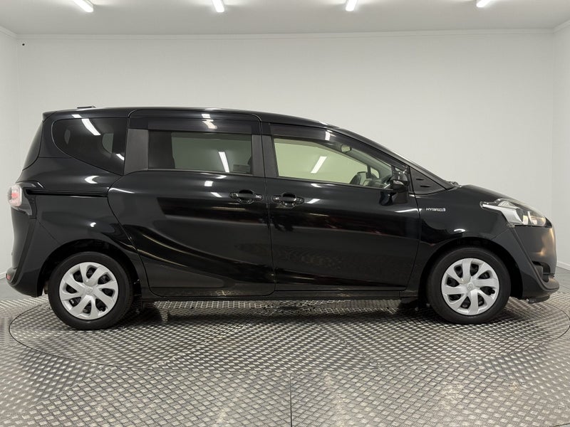 2017 Toyota Sienta 1.5 Hybrid G image 2
