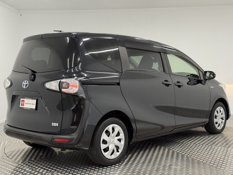2017 Toyota Sienta 1.5 Hybrid G image 3