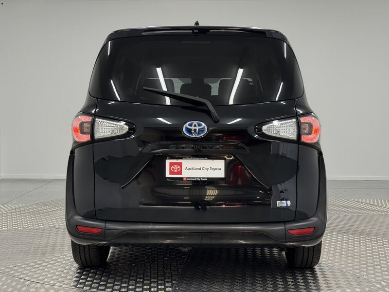 2017 Toyota Sienta 1.5 Hybrid G image 4