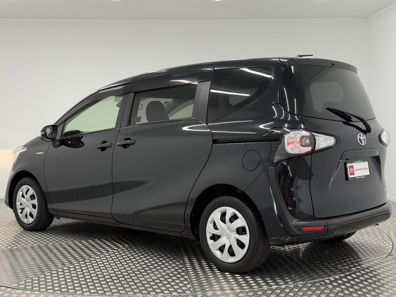 2017 Toyota Sienta 1.5 Hybrid G image 5