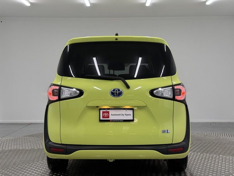 2017 Toyota Sienta 1.5 Hybrid G image 4