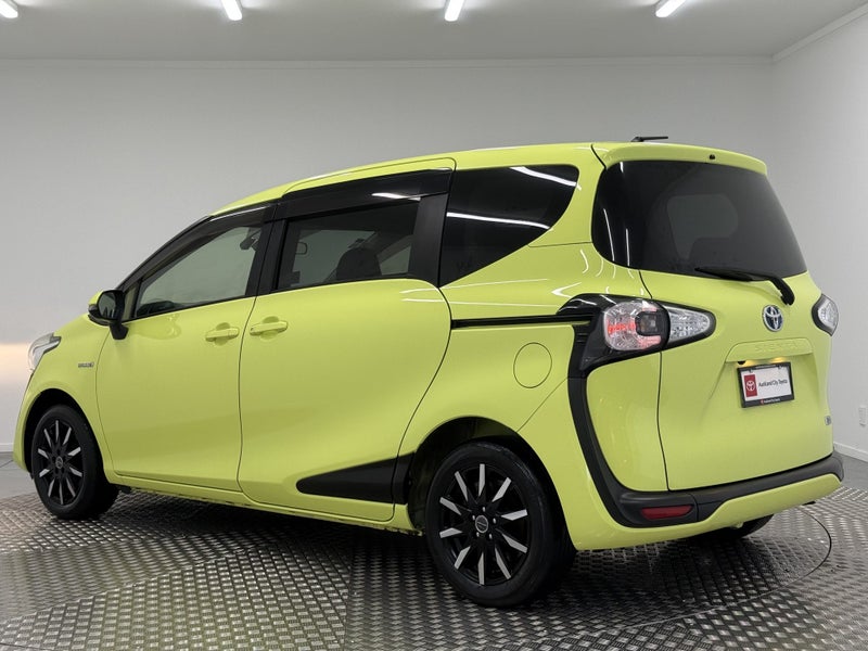 2017 Toyota Sienta 1.5 Hybrid G image 5