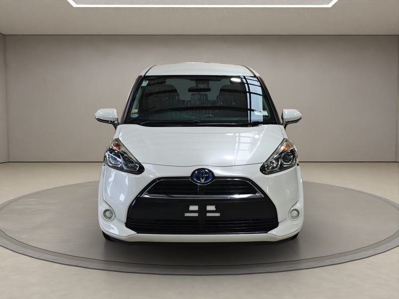 2017 Toyota Sienta 1.5L Hybrid G 2WD SUV image 2