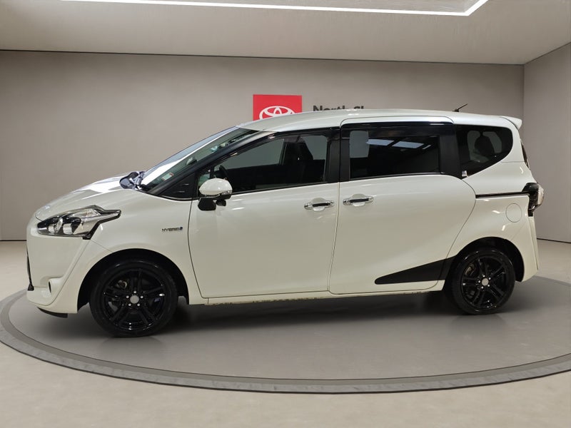 2017 Toyota Sienta 1.5L Hybrid G 2WD SUV image 4