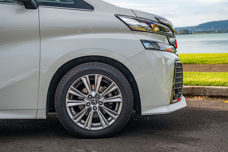 2017 Toyota Vellfire 2017 2.5L Petrol SUV image 4