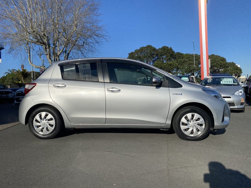2017 Toyota Vitz 1.5 Hybrid image 2