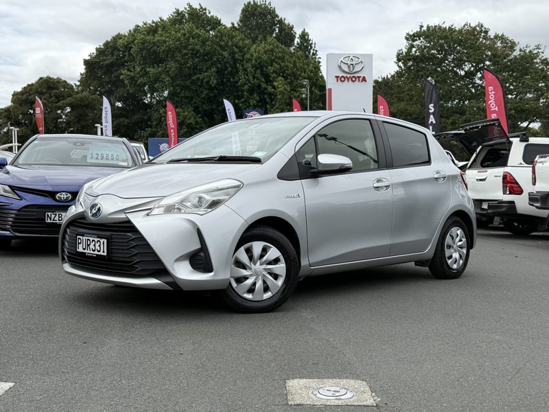 2017 Toyota Vitz 1.5 Hybrid image 5