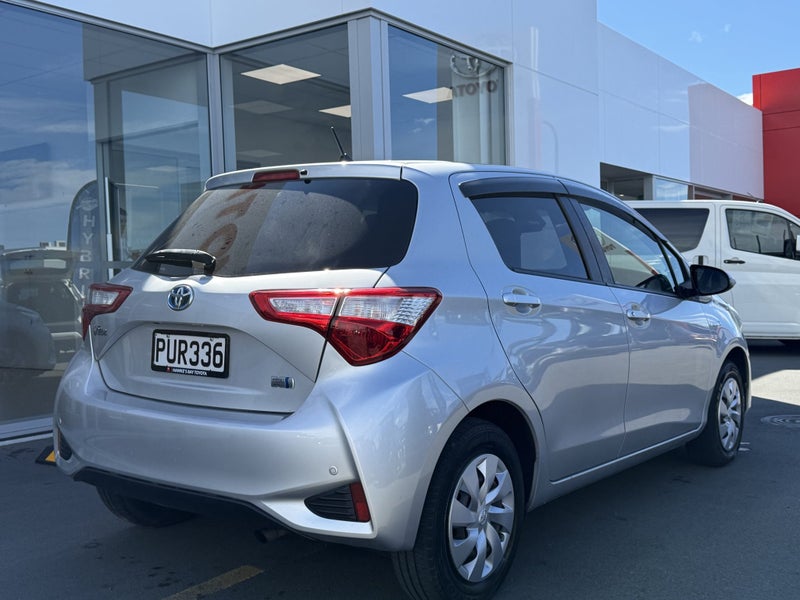 2017 Toyota Vitz 1.5 Hybrid F image 3