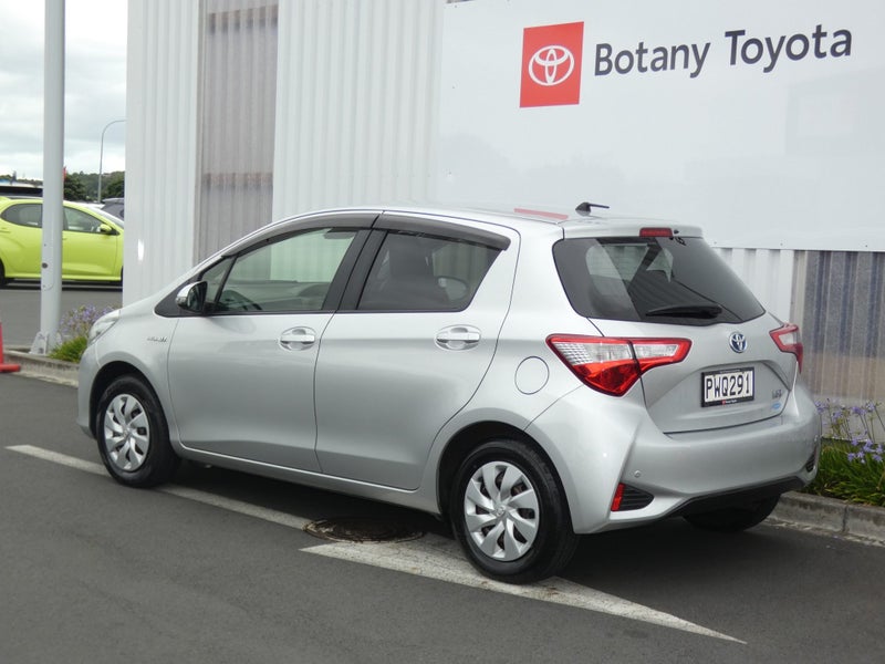 2017 Toyota Vitz 1.5 Hybrid F image 2