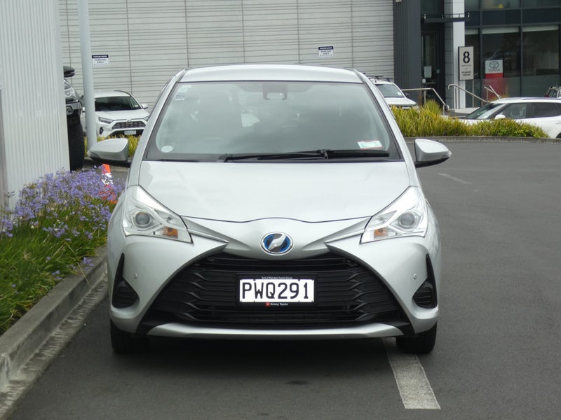 2017 Toyota Vitz 1.5 Hybrid F image 4
