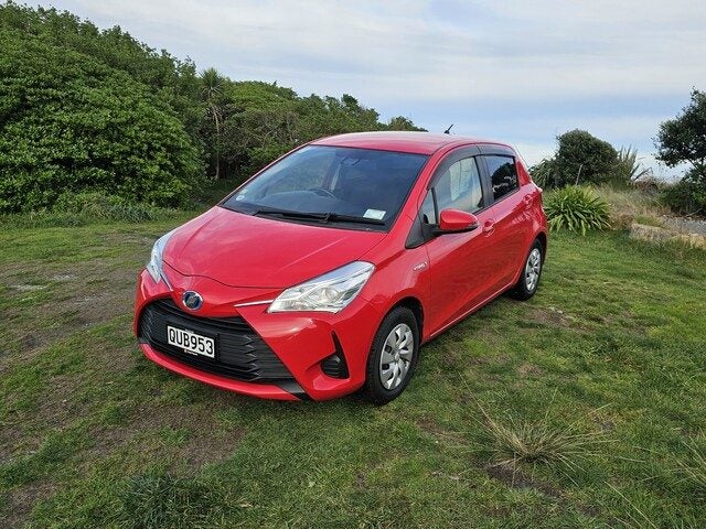 2017 Toyota Vitz 1.5 Hybrid F 5Dr Hatch CVT 2WD... image 2