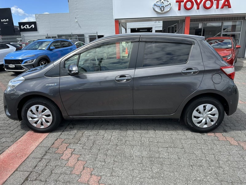 2017 Toyota Vitz 1.5 Hybrid F 5Dr Hatch CVT 2WD - image 4