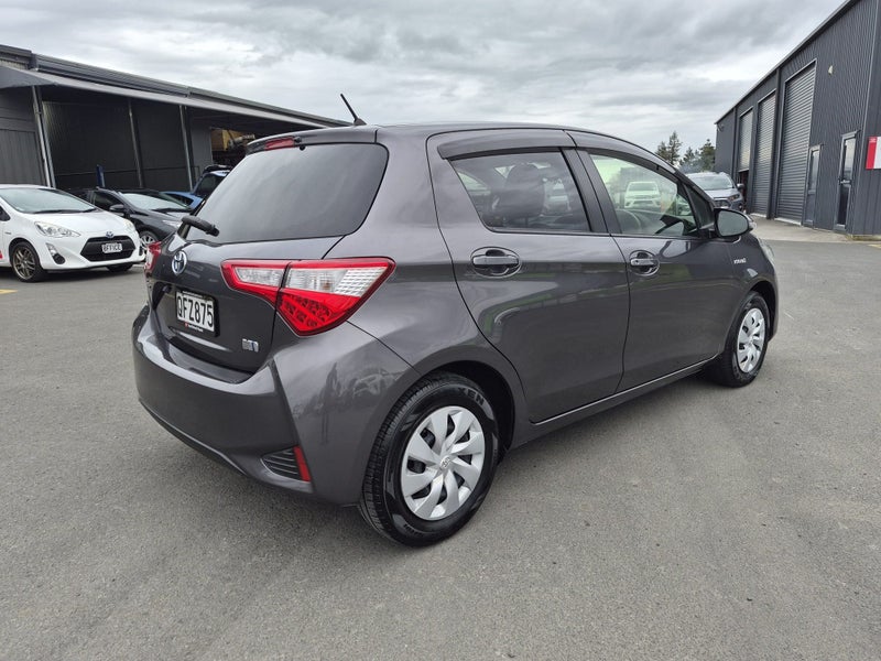 2017 Toyota Vitz 1.5 Hybrid F 5Dr Hatch CVT 2WD... image 3