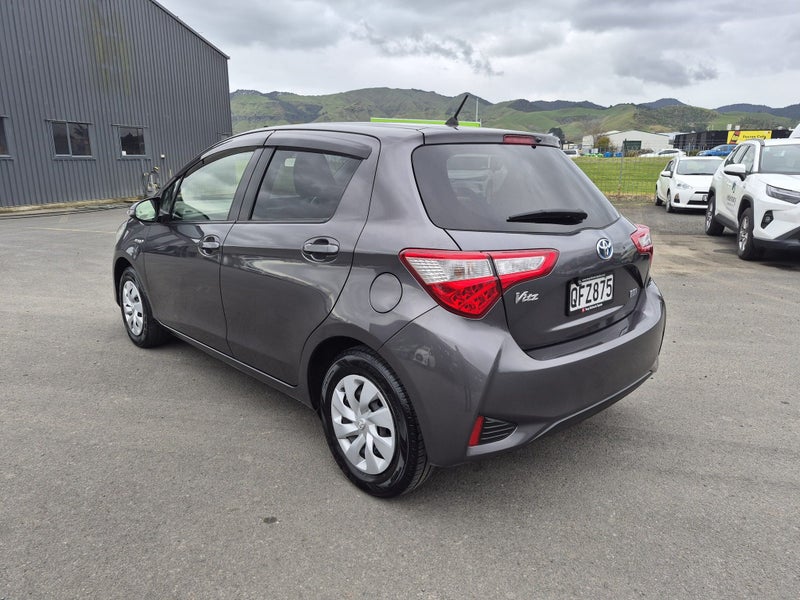 2017 Toyota Vitz 1.5 Hybrid F 5Dr Hatch CVT 2WD... image 4