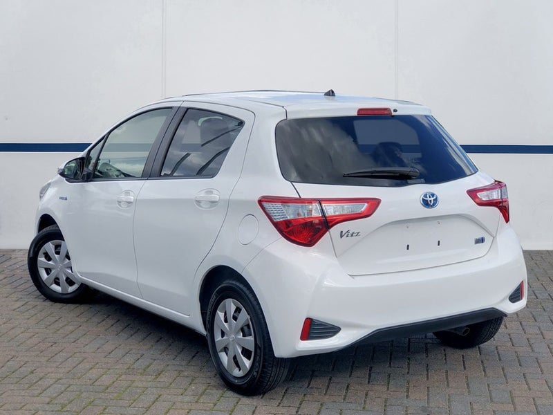 2017 Toyota Vitz 1.5 Hybrid F 5Dr Hatch CVT 2WD image 2