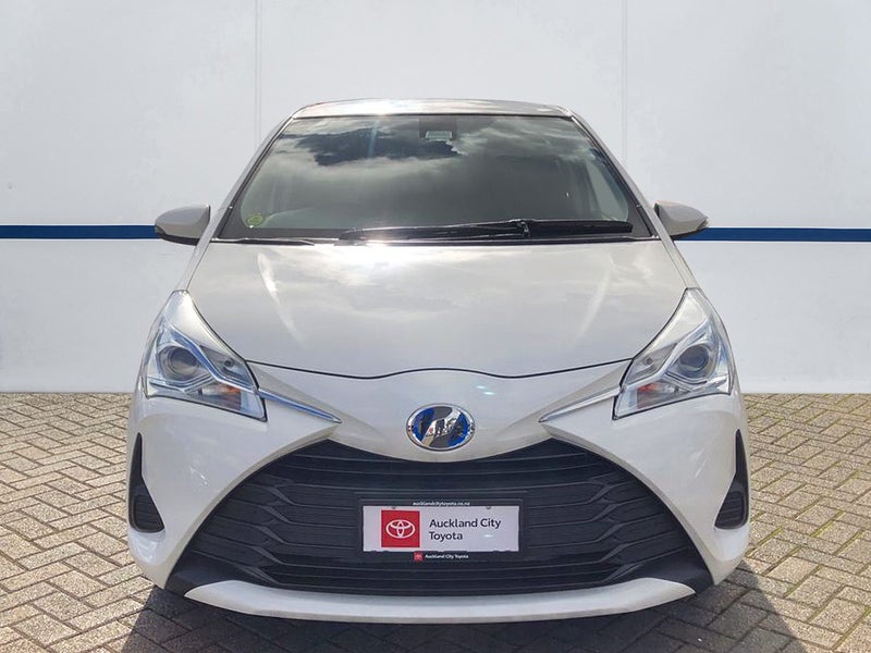 2017 Toyota Vitz 1.5 Hybrid F 5Dr Hatch CVT 2WD image 4