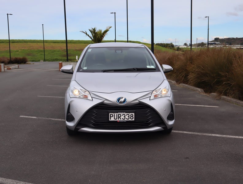 2017 Toyota Vitz 1.5 Hybrid F 5Dr Hatch CVT 2WD image 3