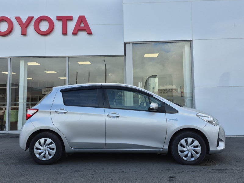 2017 Toyota Vitz 1.5 Hybrid F Auto image 2