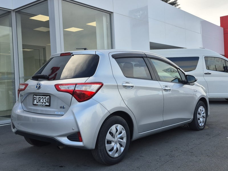 2017 Toyota Vitz 1.5 Hybrid F Auto image 3