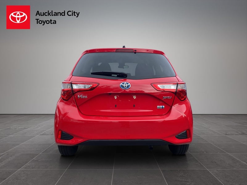 2017 Toyota Vitz 1.5 Hybrid Jewela 5Dr Hatch CV... image 4