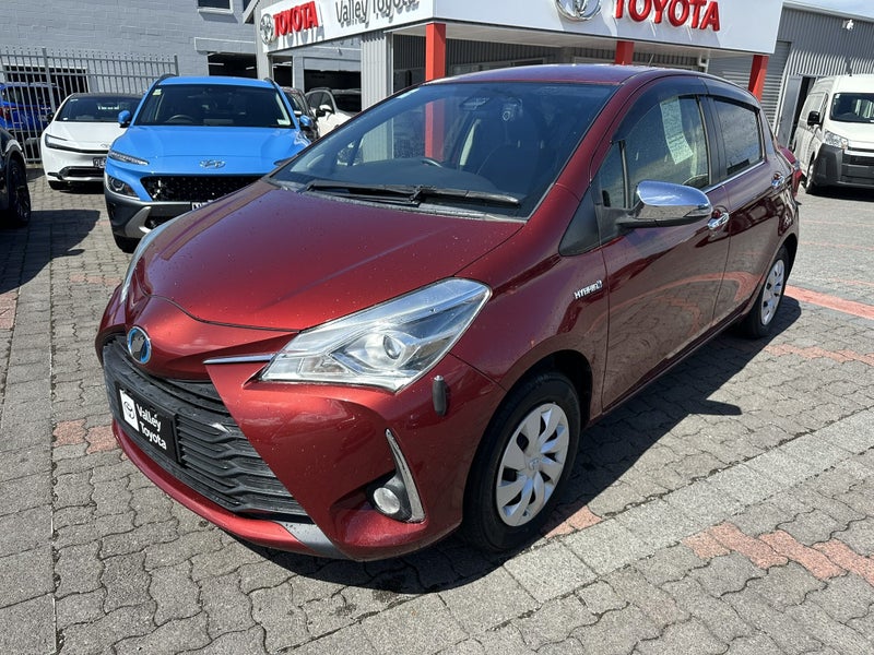2017 Toyota Vitz 1.5 Hybrid Jewela 5Dr Hatch CV... image 3