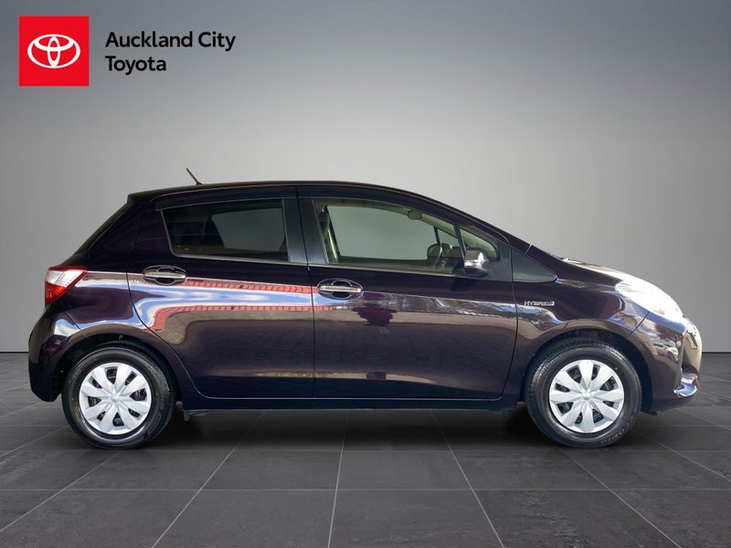 2017 Toyota Vitz 1.5 Hybrid Jewela 5Dr Hatch CV... image 2
