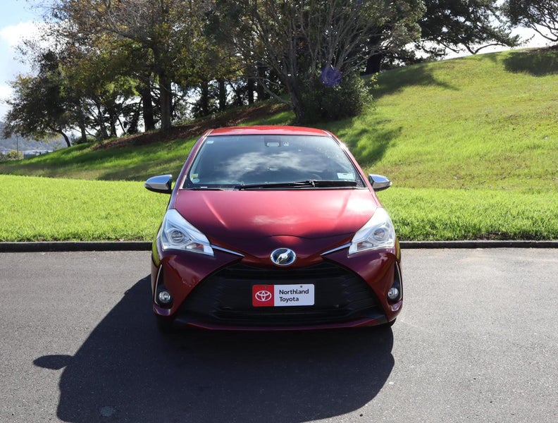 2017 Toyota Vitz 1.5 Hybrid Jewela 5Dr Hatch CV... image 1