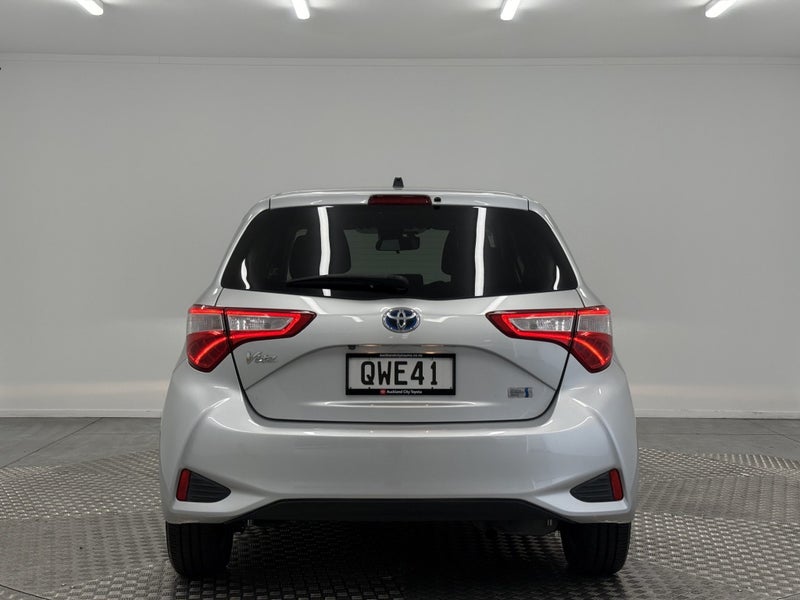 2017 Toyota Vitz 1.5 Hybrid U image 4