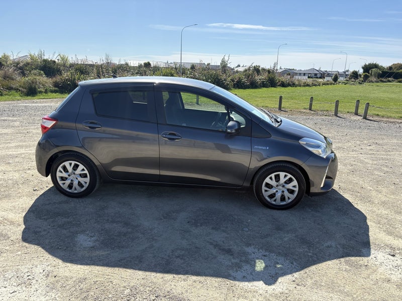 2017 Toyota Vitz 1.5 Hybrid U 5Dr Hatch CVT 2WD image 3