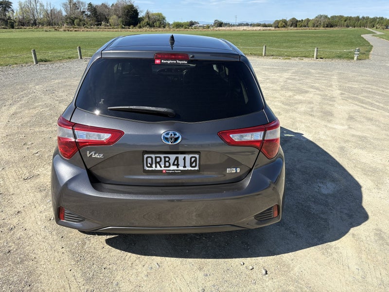 2017 Toyota Vitz 1.5 Hybrid U 5Dr Hatch CVT 2WD image 5