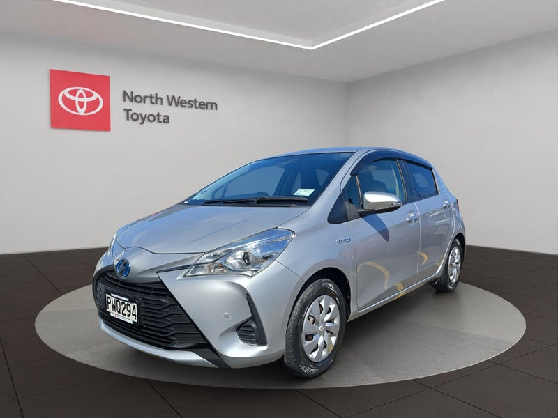 2017 Toyota Vitz 1.5L Hybrid F 2WD Hatchback image 3