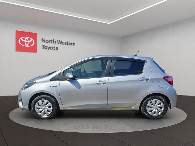 2017 Toyota Vitz 1.5L Hybrid F 2WD Hatchback image 4