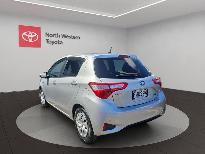 2017 Toyota Vitz 1.5L Hybrid F 2WD Hatchback image 5