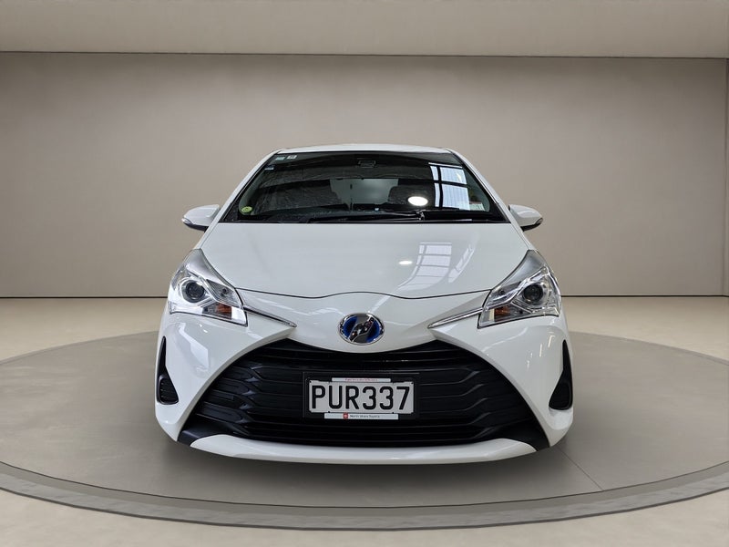 2017 Toyota Vitz 1.5L Hybrid F 2WD Hatchback image 3