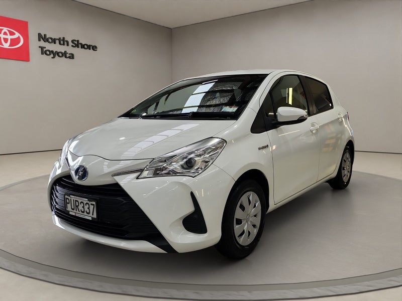 2017 Toyota Vitz 1.5L Hybrid F 2WD Hatchback image 4