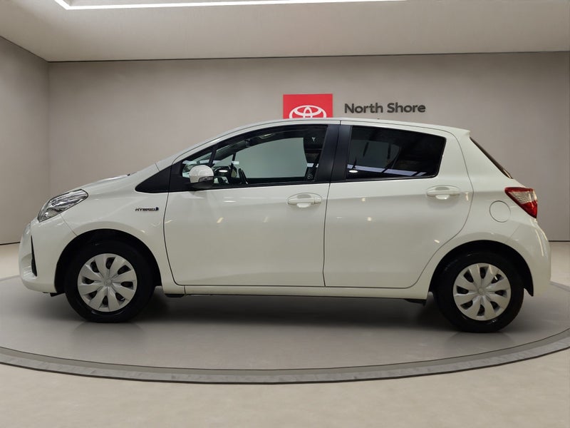 2017 Toyota Vitz 1.5L Hybrid F 2WD Hatchback image 5