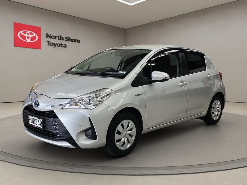 2017 Toyota Vitz 1.5L Hybrid F 2WD Hatchback image 3