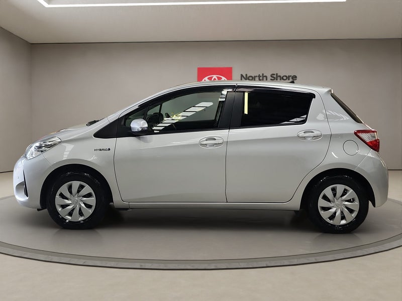 2017 Toyota Vitz 1.5L Hybrid F 2WD Hatchback image 4