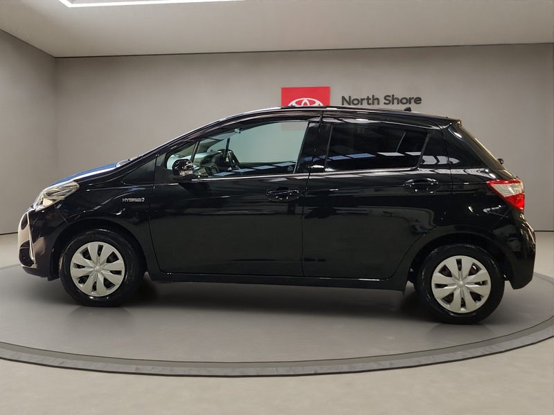 2017 Toyota Vitz 1.5L Hybrid Jewela Hatchback FWD image 4